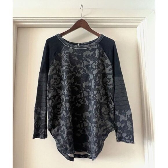 Free People Tops - Free People Wom Med Gray Floral Mixed Media Raglan LongSleeve Shirt Grunge Retro